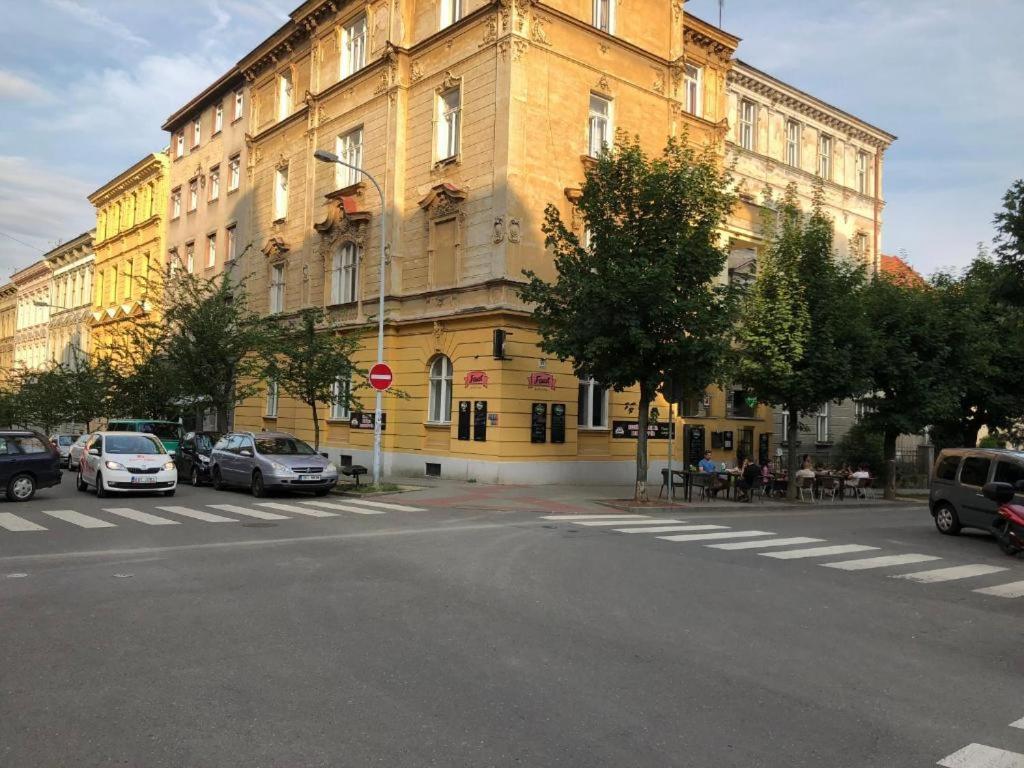 Rooms Veveri - Uvoz, 10 Min Peski Do Centru Brno Eksteriør billede